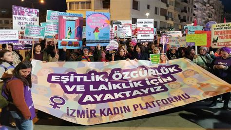 İ­z­m­i­r­­d­e­ ­k­a­d­ı­n­a­ ­ş­i­d­d­e­t­ ­a­n­ı­